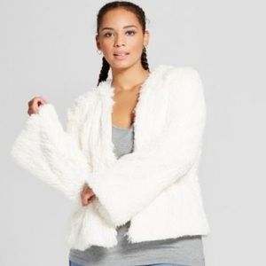Faux fur white light weight jacket 🤍